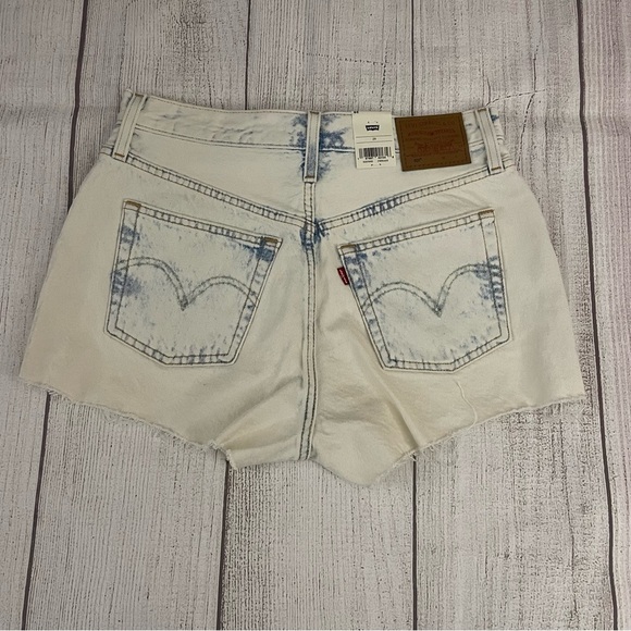 NWT LEVI'S Women’s Premium 501 Light Wash High Rise Denim Cut Off Shorts Size 29 - Picture 4 of 10